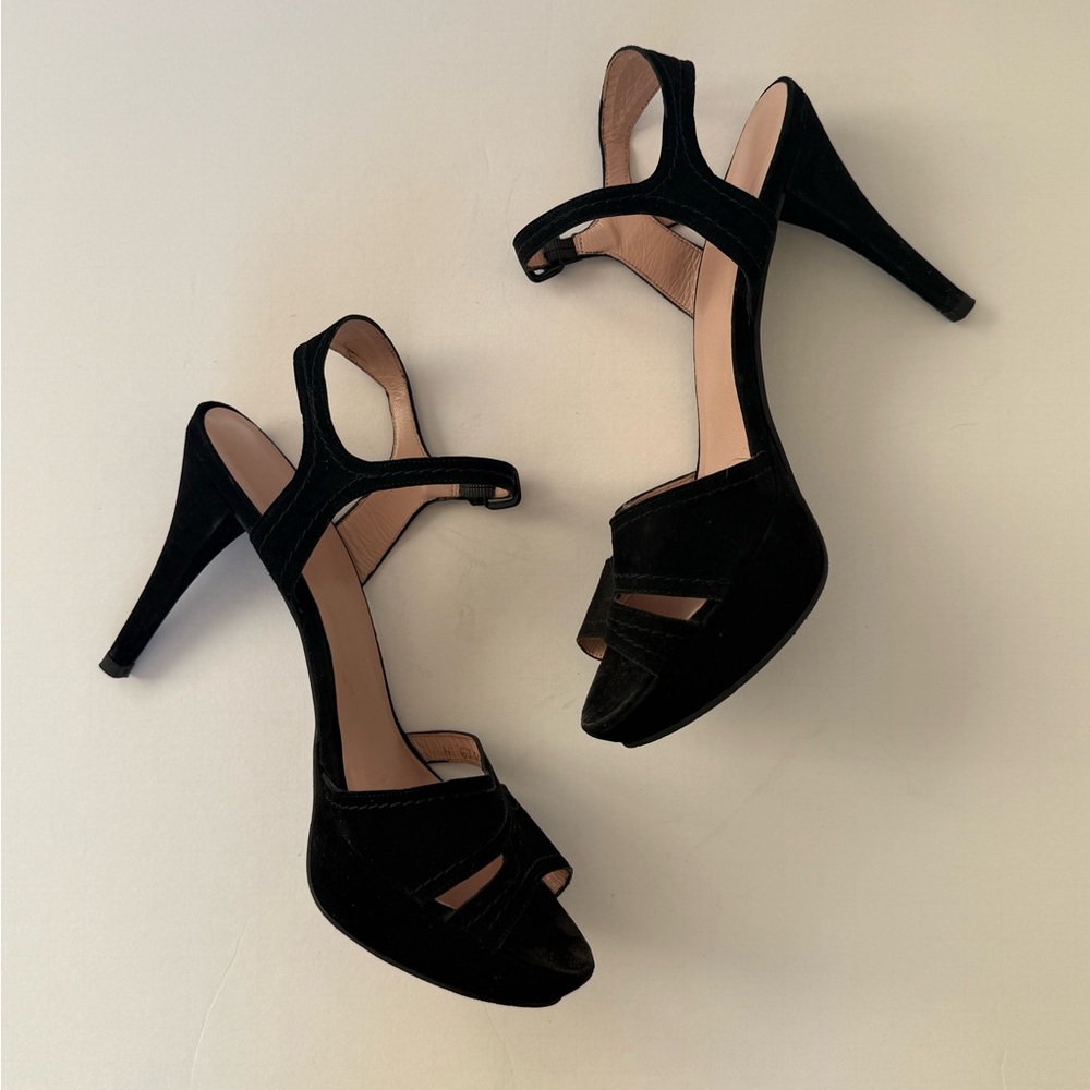 Stuart Weitzman Black Velvet Heels 37